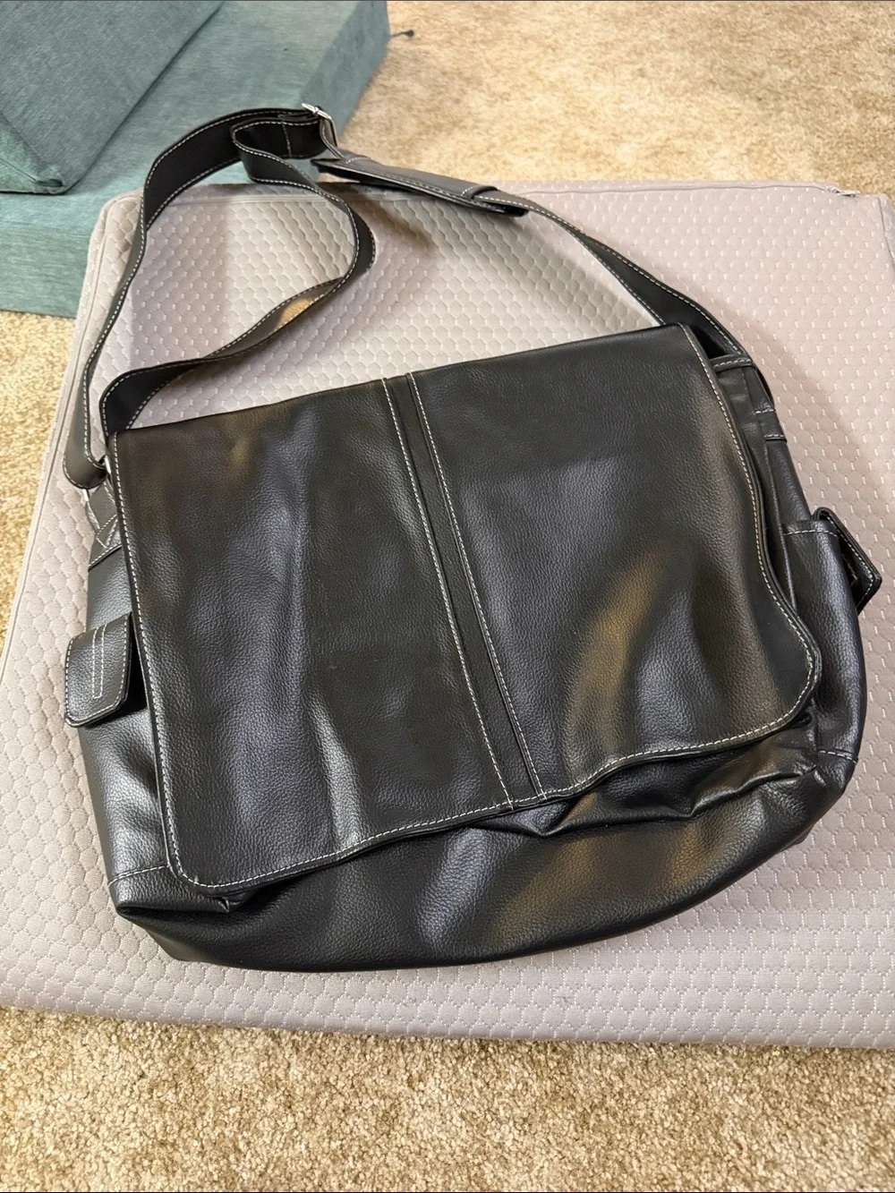Classic Black Leather Messenger Bag with Adjustable Strap